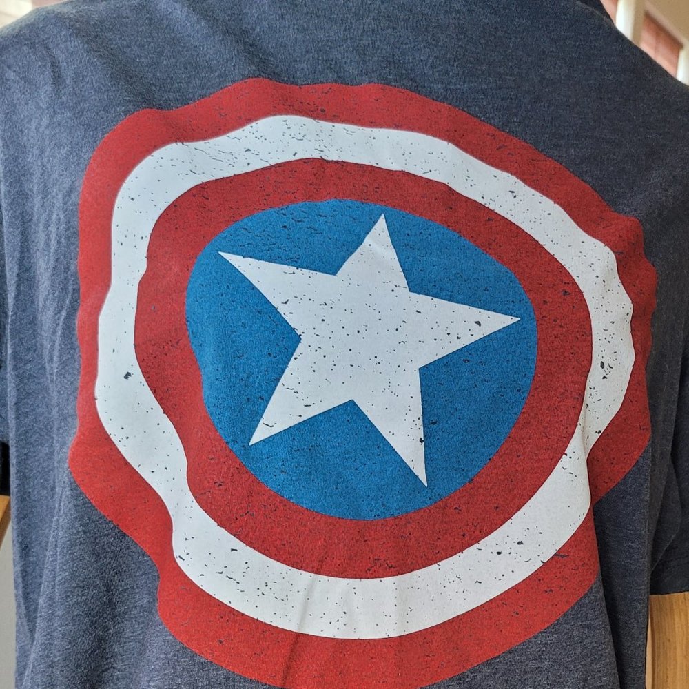 Captain America Shield T-Shirt Size XL